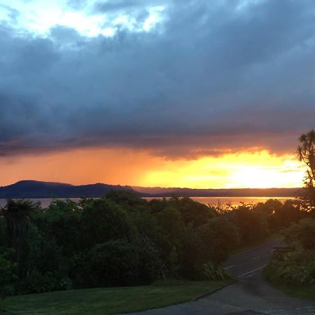 Spectacular Lake Views Rotorua Exterior photo
